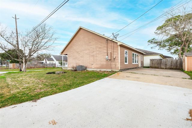 3047 Carlisle Street, La Porte, TX 77571