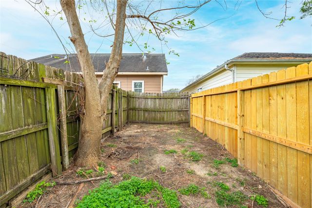 3047 Carlisle Street, La Porte, TX 77571