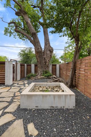 613 W Annie ST A, Austin, TX 78704