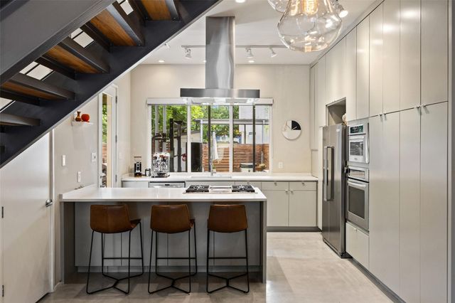 613 W Annie ST A, Austin, TX 78704