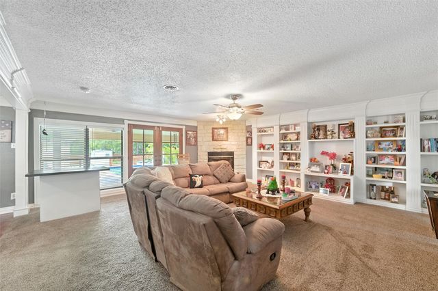 1602 W 6th Street, Irving, TX 75060