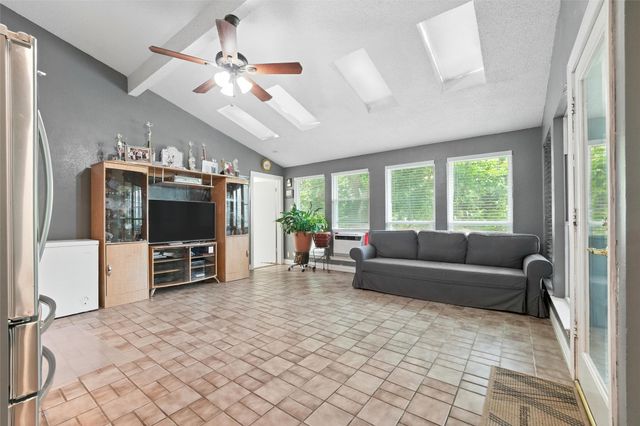 1602 W 6th Street, Irving, TX 75060