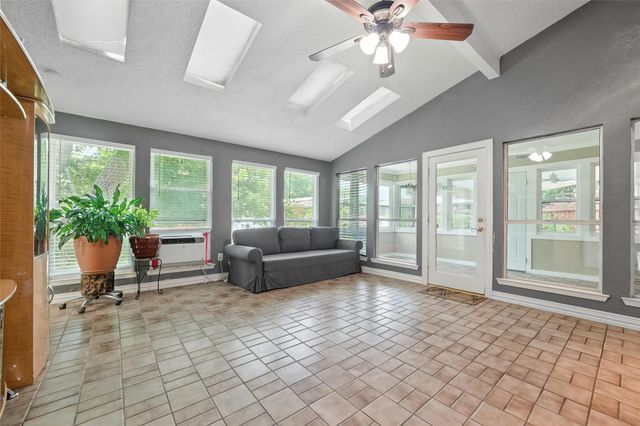 1602 W 6th Street, Irving, TX 75060