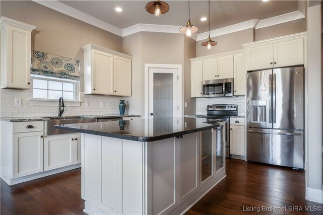 4024 Glenwood Way, Sellersburg, IN 47172