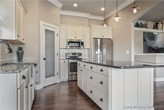 4024 Glenwood Way, Sellersburg, IN 47172