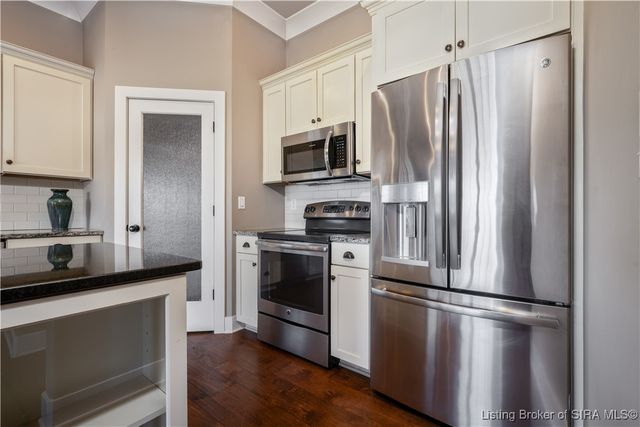 4024 Glenwood Way, Sellersburg, IN 47172