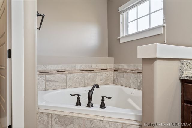 4024 Glenwood Way, Sellersburg, IN 47172