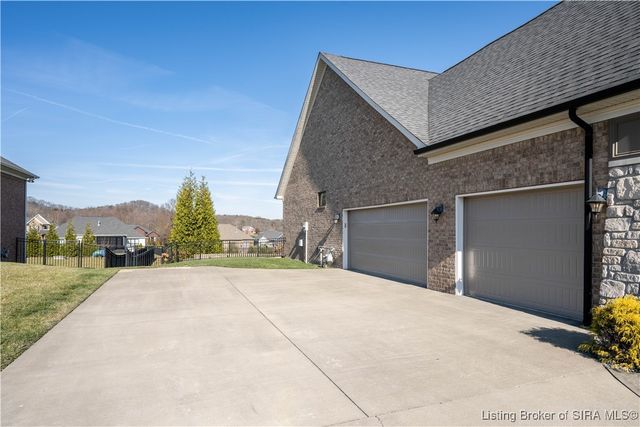 4024 Glenwood Way, Sellersburg, IN 47172