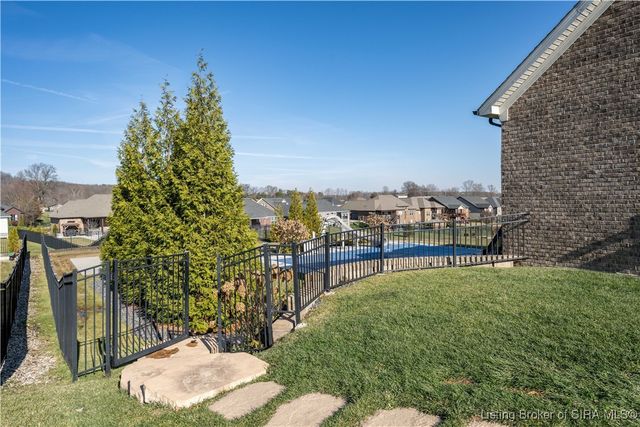 4024 Glenwood Way, Sellersburg, IN 47172