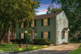 20 Vredenburgh Avenue, Freehold, NJ 07728