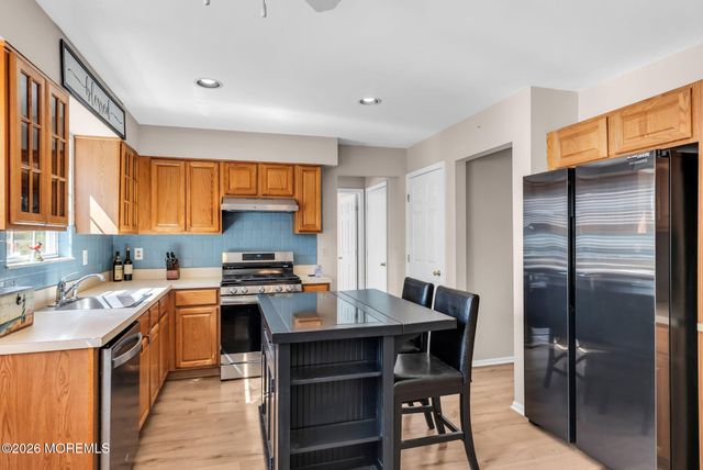 10 Sally Street, Howell, NJ 07731