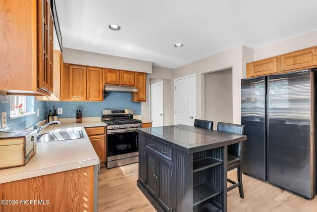 10 Sally Street, Howell, NJ 07731