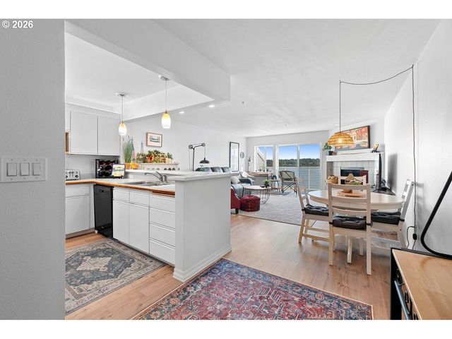 303 N HAYDEN BAY Dr, Portland, OR 97217
