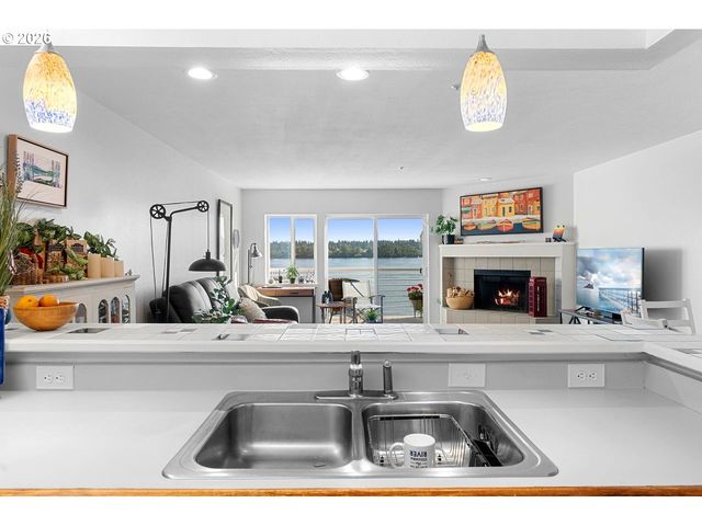 303 N HAYDEN BAY Dr, Portland, OR 97217