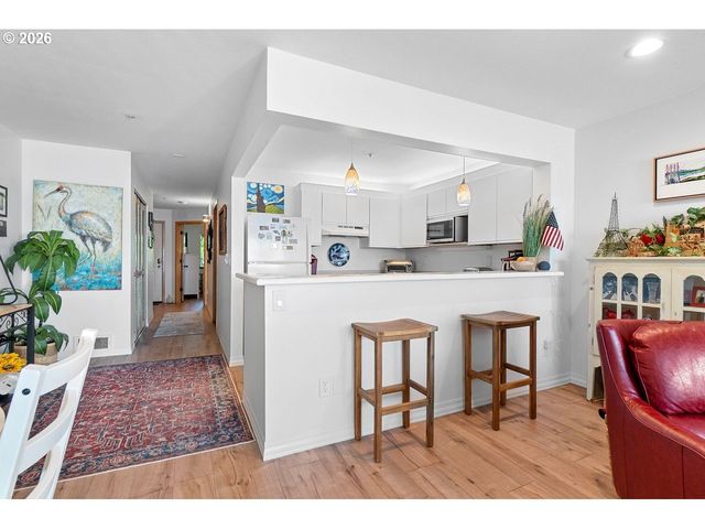 303 N HAYDEN BAY Dr, Portland, OR 97217