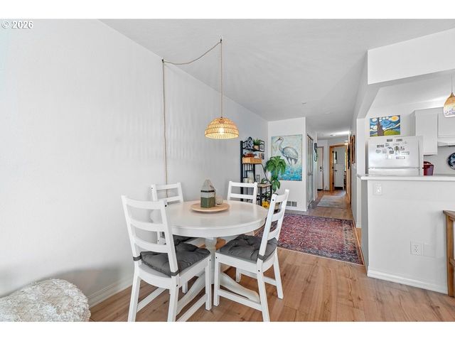 303 N HAYDEN BAY Dr, Portland, OR 97217