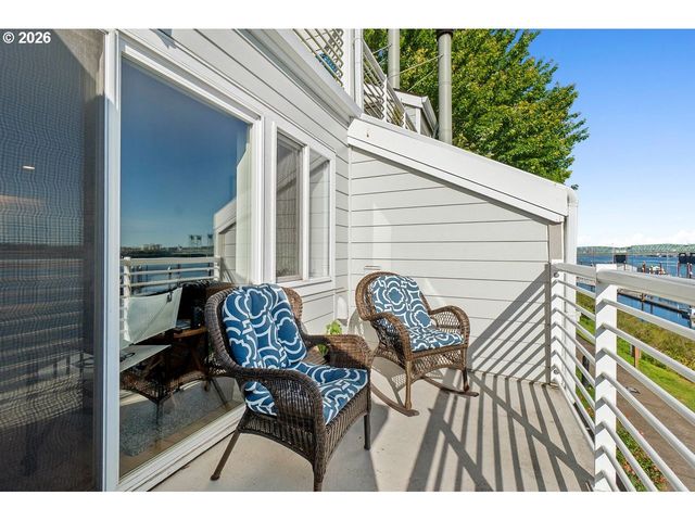 303 N HAYDEN BAY Dr, Portland, OR 97217