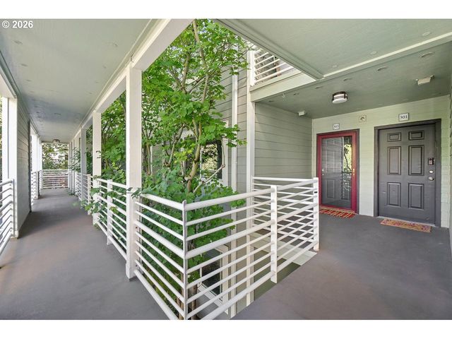 303 N HAYDEN BAY Dr, Portland, OR 97217