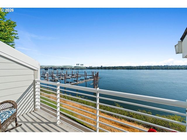 303 N HAYDEN BAY Dr, Portland, OR 97217