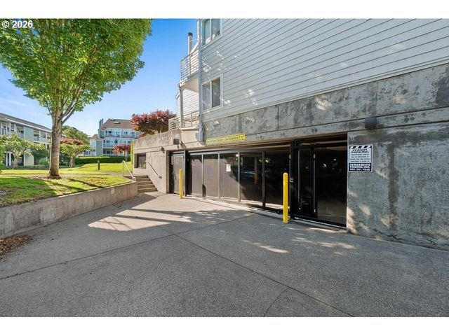 303 N HAYDEN BAY Dr, Portland, OR 97217