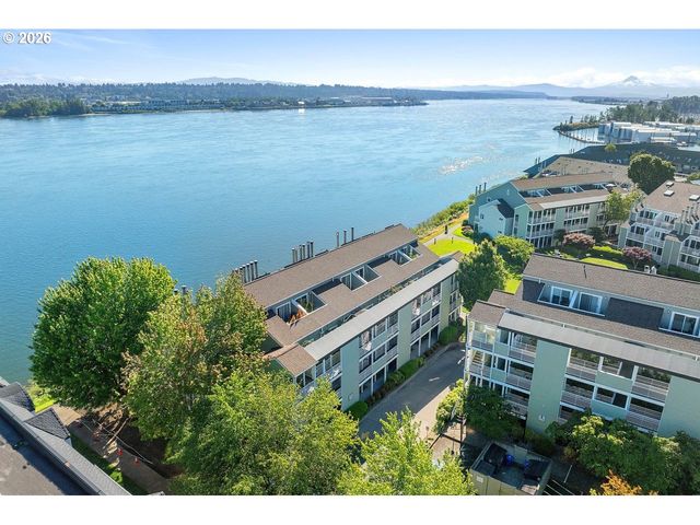 303 N HAYDEN BAY Dr, Portland, OR 97217