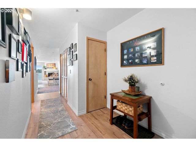 303 N HAYDEN BAY Dr, Portland, OR 97217
