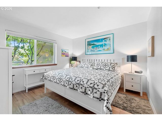 303 N HAYDEN BAY Dr, Portland, OR 97217