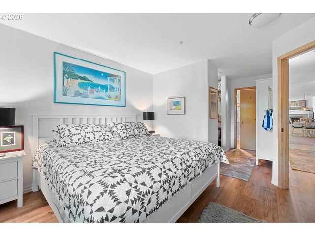 303 N HAYDEN BAY Dr, Portland, OR 97217