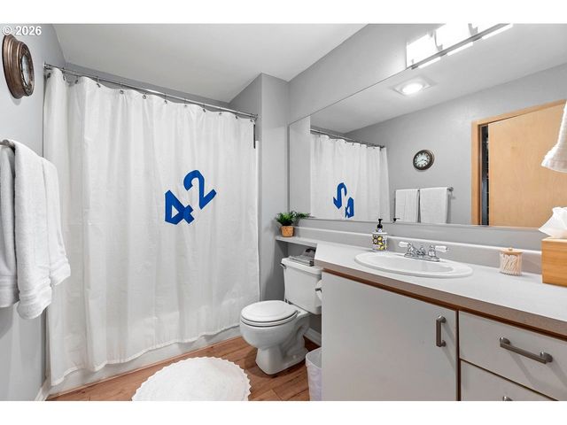 303 N HAYDEN BAY Dr, Portland, OR 97217