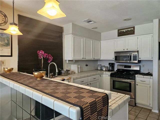 6044 Catalina, Palmdale, CA 93552
