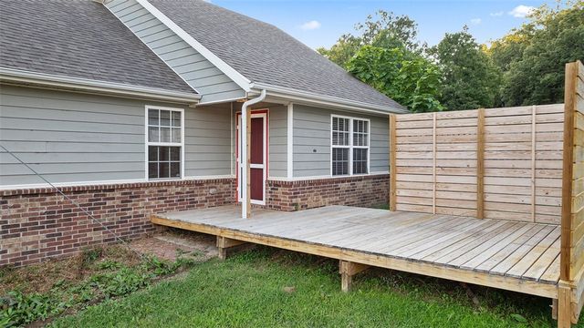 2890 W Old Farmington Road, Fayetteville, AR 72704
