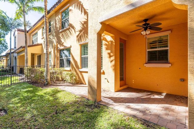 4628 MEDITERRANEAN Circle, Palm Beach Gardens, FL 33418