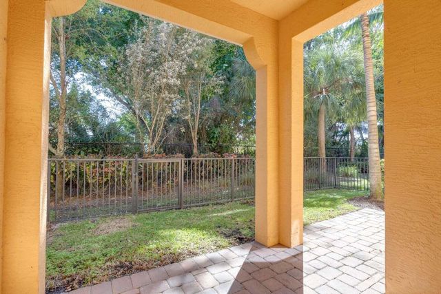 4628 MEDITERRANEAN Circle, Palm Beach Gardens, FL 33418