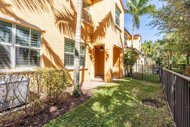 4628 MEDITERRANEAN Circle, Palm Beach Gardens, FL 33418