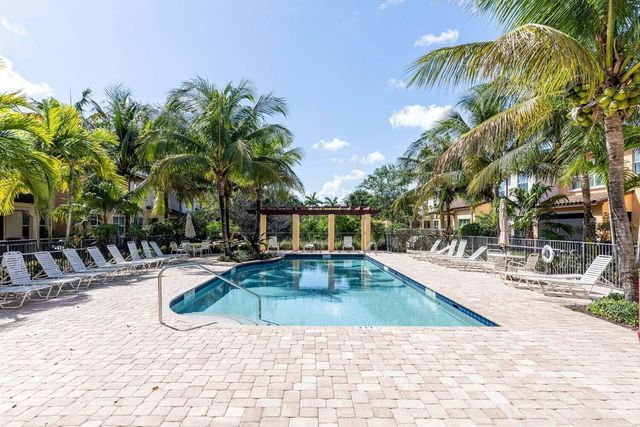 4628 MEDITERRANEAN Circle, Palm Beach Gardens, FL 33418