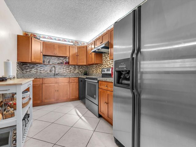 6171 SW 6th, Margate, FL 33068