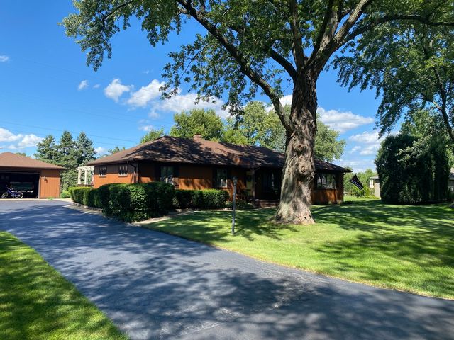 16 Robert Avenue, Prospect Heights, IL 60070