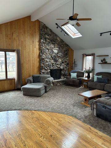 16 Robert Avenue, Prospect Heights, IL 60070