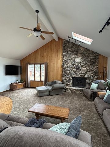 16 Robert Avenue, Prospect Heights, IL 60070