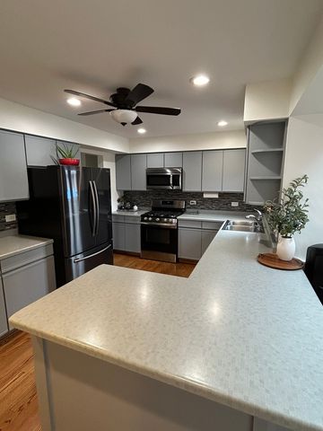 16 Robert Avenue, Prospect Heights, IL 60070