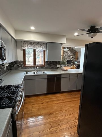 16 Robert Avenue, Prospect Heights, IL 60070