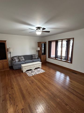 16 Robert Avenue, Prospect Heights, IL 60070