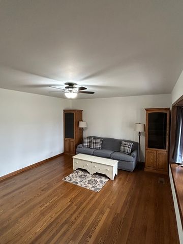 16 Robert Avenue, Prospect Heights, IL 60070