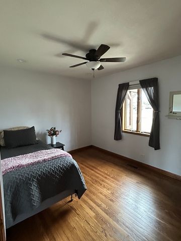 16 Robert Avenue, Prospect Heights, IL 60070