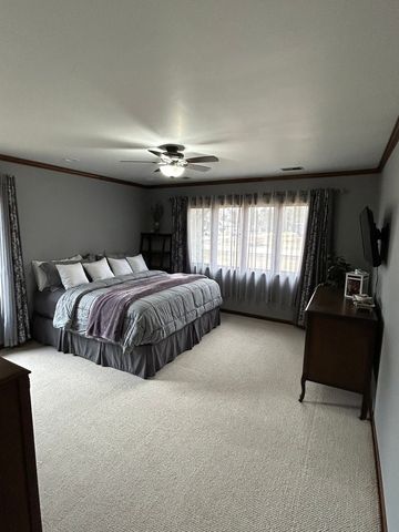 16 Robert Avenue, Prospect Heights, IL 60070