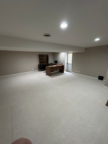 16 Robert Avenue, Prospect Heights, IL 60070