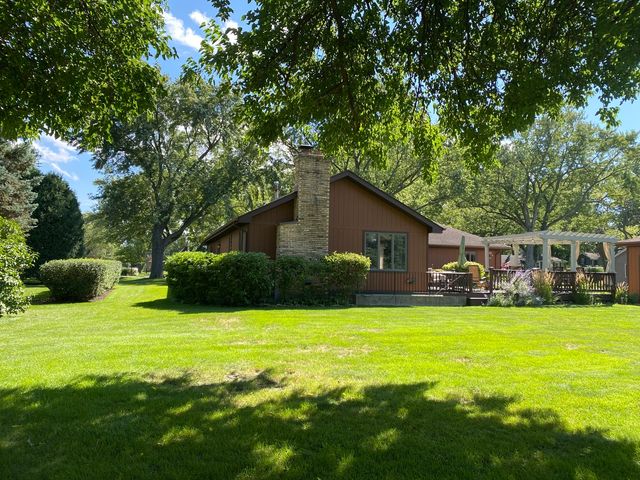 16 Robert Avenue, Prospect Heights, IL 60070