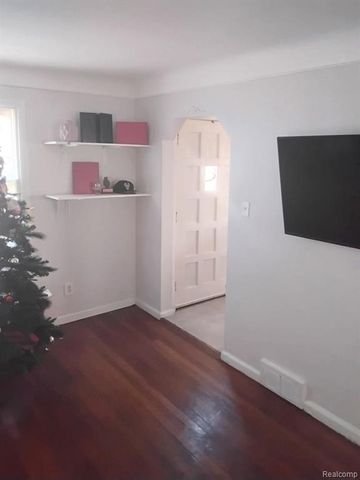 27155 Blum Street, Roseville, MI 48066