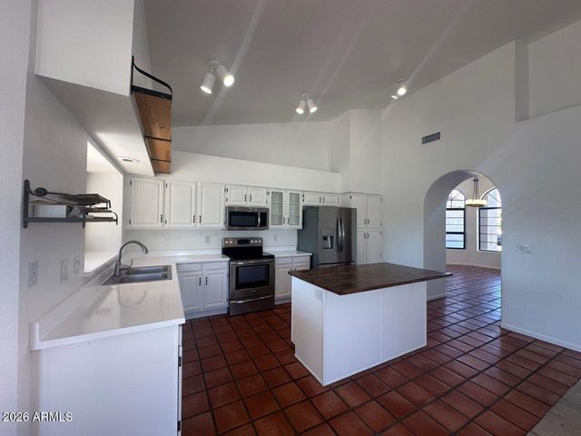 15 W BUENA VISTA Drive, Tempe, AZ 85284