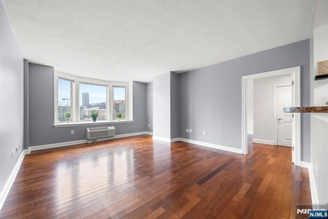 5105 City Place 5105, Edgewater, NJ 07020